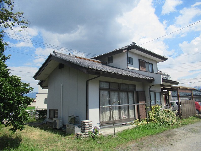 昭和町の日本瓦を配したお屋敷で保険工事の足場を2次利用した漆喰工事